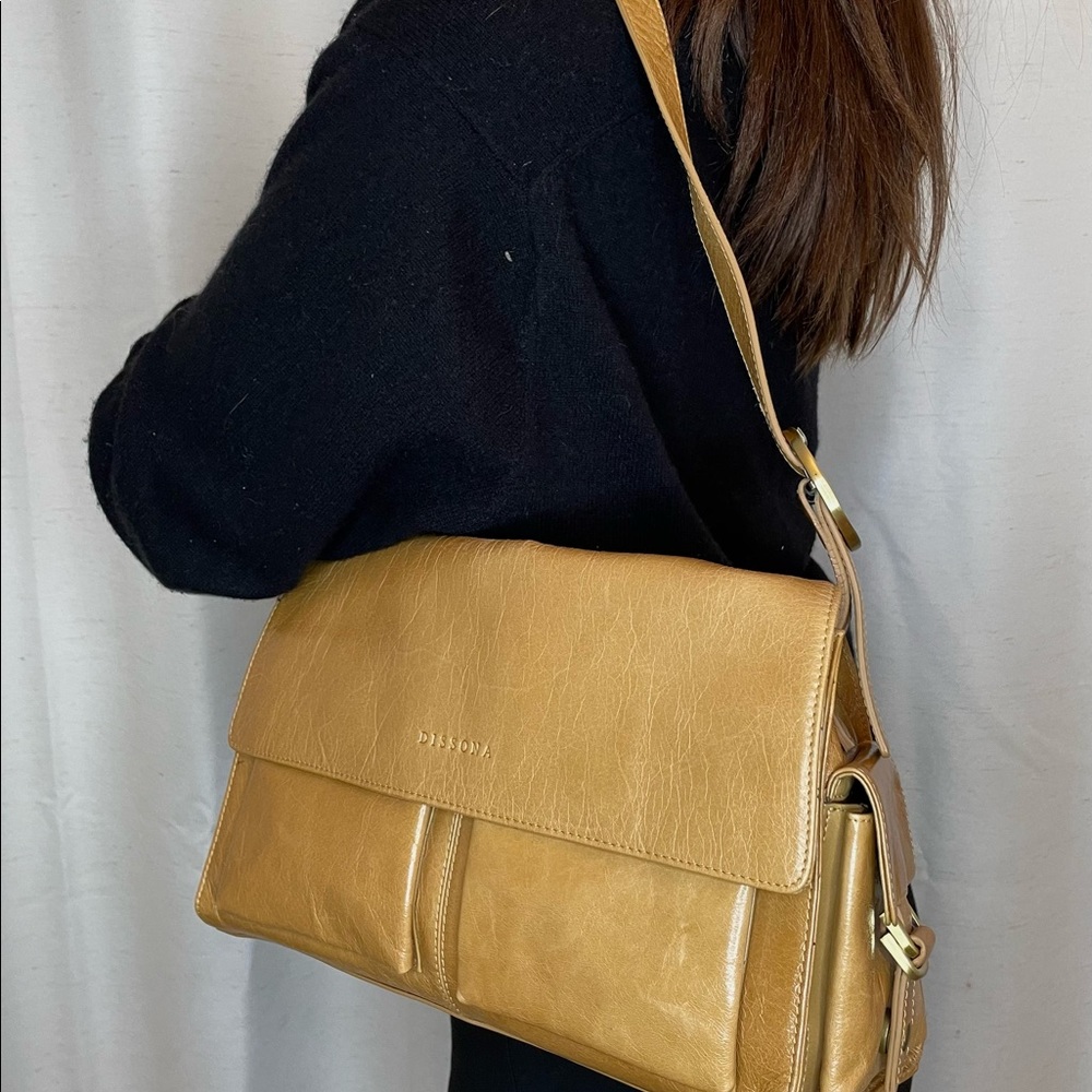 Dissona Caramel Leather Purse